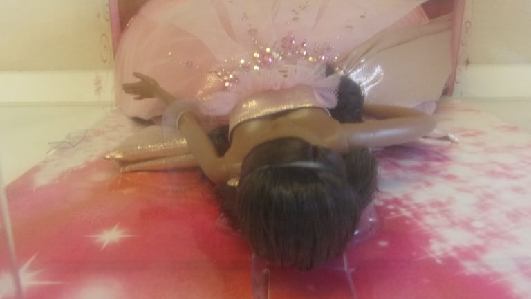 Holiday barbie African american doll 2009 (NRFB) 