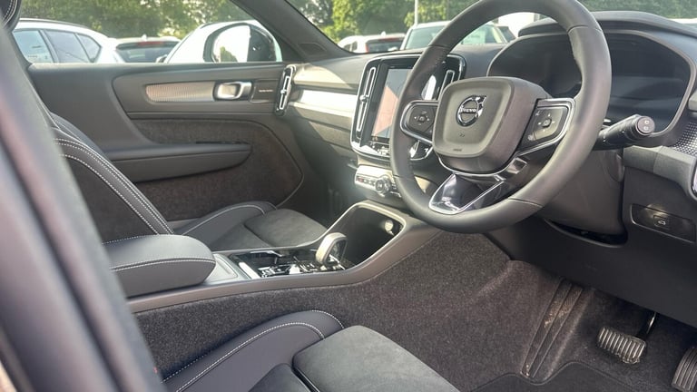 2025 Volvo XC40 Black Edition Ultra, B4 Mild hybrid, Petrol ESTATE Petrol/Electric Hybrid Automatic