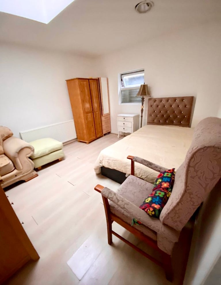 Rent Double Room just off Chingford Mount Road E4 