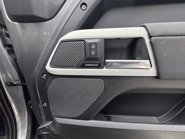 2023 Land Rover Defender 110 2.0 P400e 15.4kWh X-Dynamic SE Auto 4WD Euro 6 (s/s) 5dr ESTATE Petr...