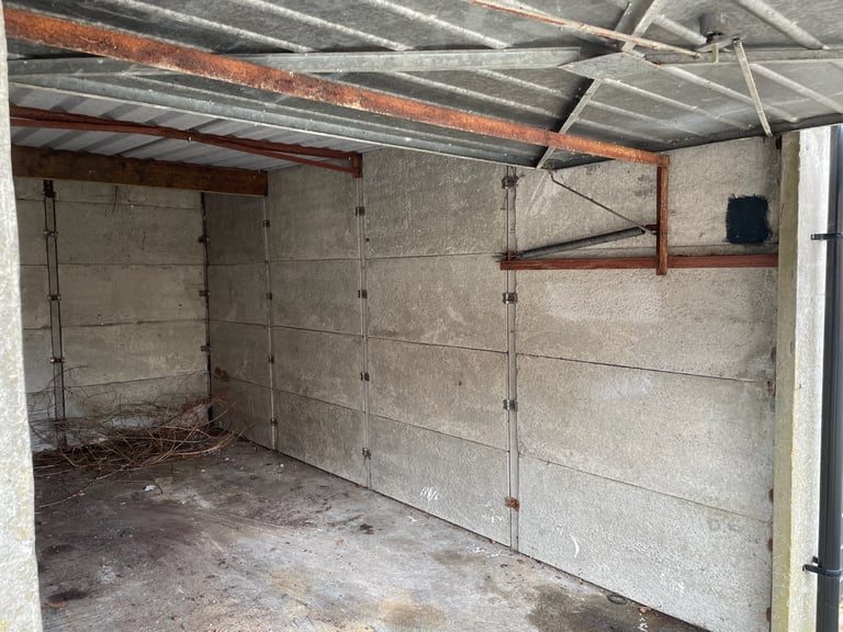 Garage in secure compound Old Town Stratford on Avon