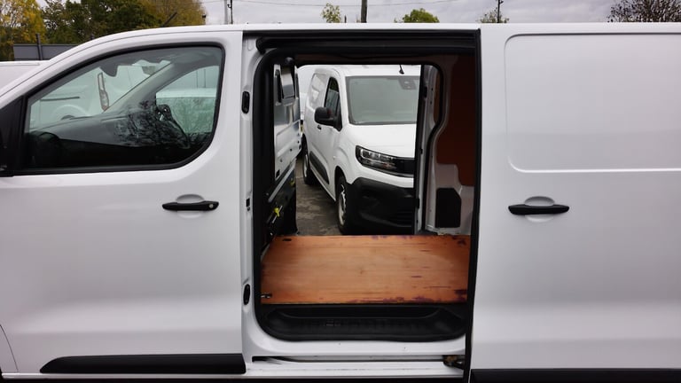 2022 Peugeot Expert 1.5 BLUEHDI PROFESSIONAL PREMIUM L1 WITH AIR CONDITIONING,6 SPEED,BLUETOOTH P...