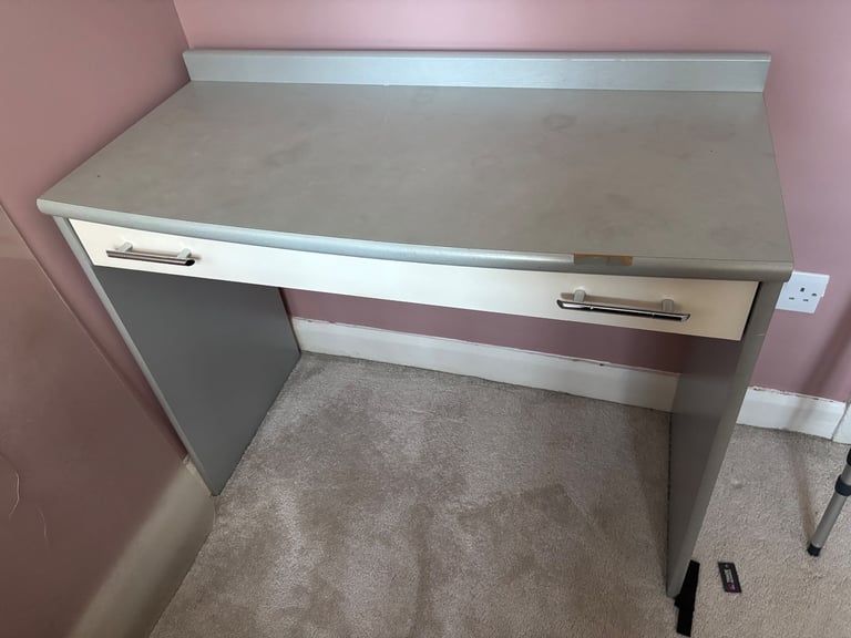 Free dressing table 