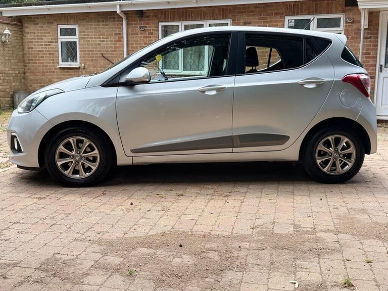 2017 Hyundai i10 1.0 PREMIUM CHEAP TAX GREAT 1ST CAR CD/MP3/USB BLUETOOTH AIR CON ALLOYS 1 Y HATC...