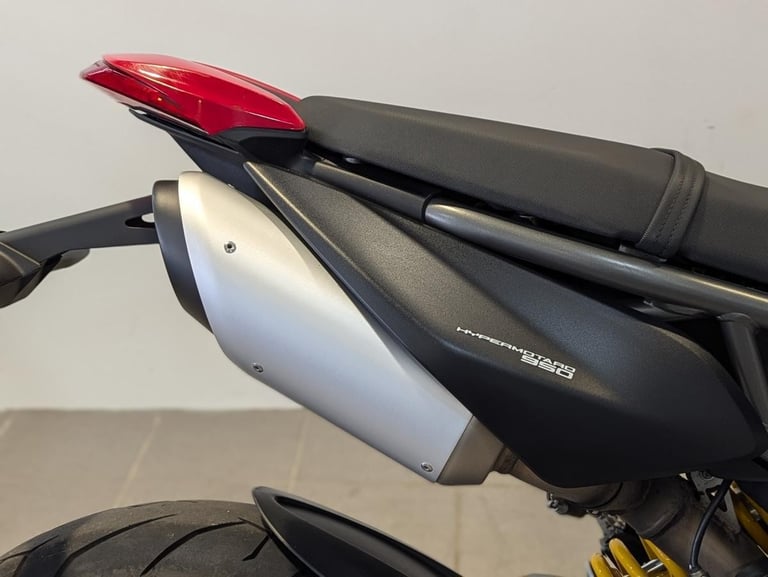DUCATI HYPERMOTARD 950 2021 - 1 OWNER - FSH - OIL AND RAD GUARD - GENUINE BIKE