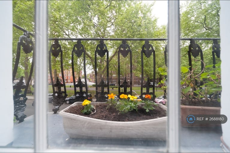 1 bedroom flat in Goldington Crescent, London, NW1 (1 bed) (#2688180)