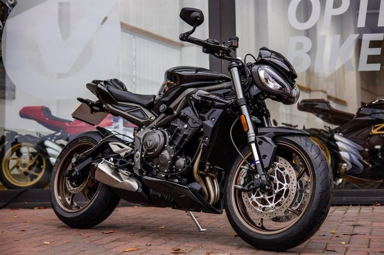 image for Triumph Street Triple 765 SUPER LOW MILES ! STUNNING