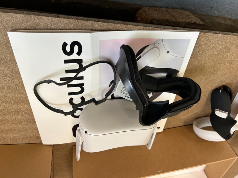 Quest 2 Oculus OG VR HMD Meta with Extras