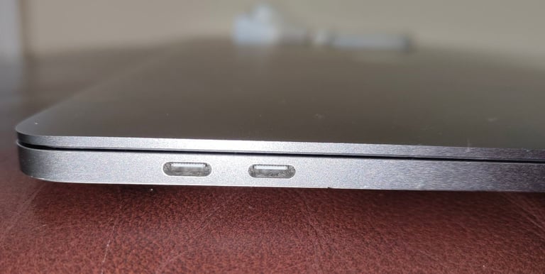 MacBook Pro A1990 – 15Inch Retina, i7, 16GB RAM