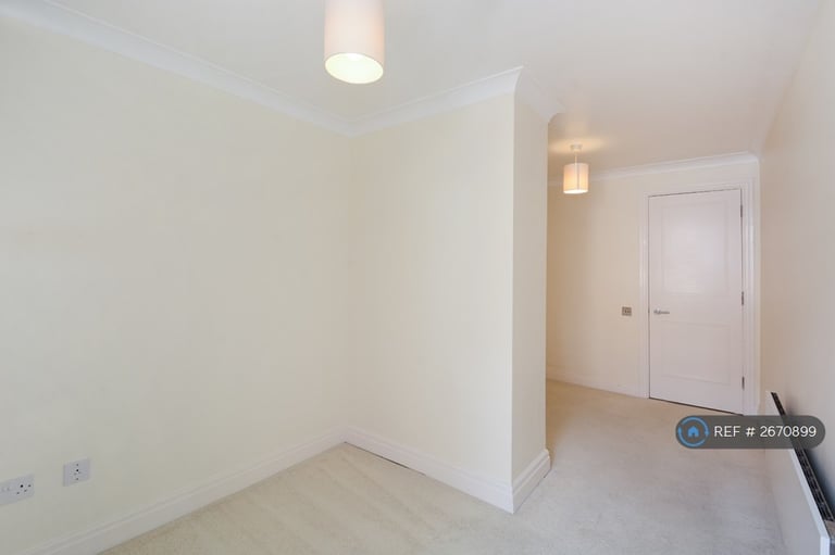 2 bedroom flat in New Caledonian Wharf, London, SE16 (2 bed) (#2670899)