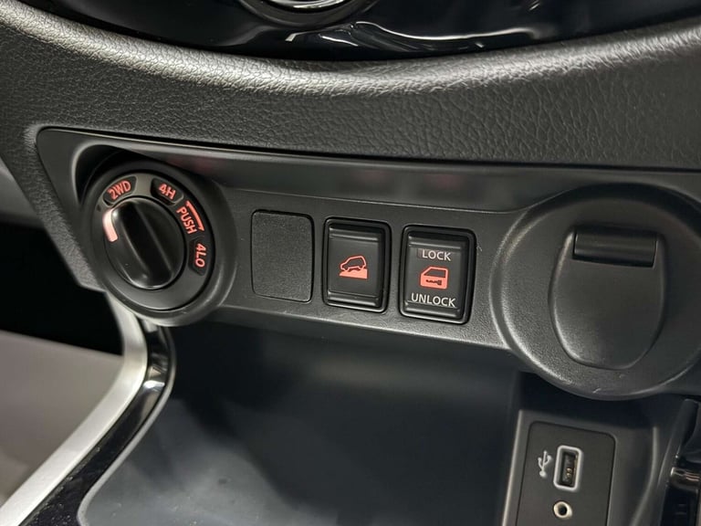 2020 Nissan Navara Double Cab Pick Up Tekna 2.3dCi 190 TT 4WD Auto PICK UP DIESEL Automatic