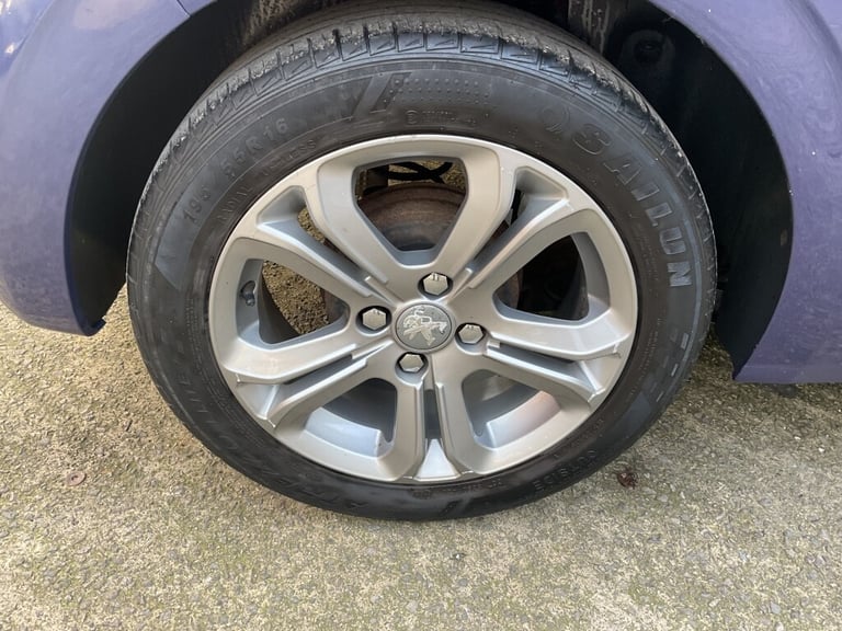 2015 Peugeot 208 1.4 HDi Allure 5dr HATCHBACK DIESEL Manual