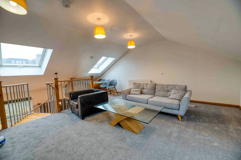 Very stylish, 2 bedroom, 2nd floor flat on two levels, in Fountainbridge – available December