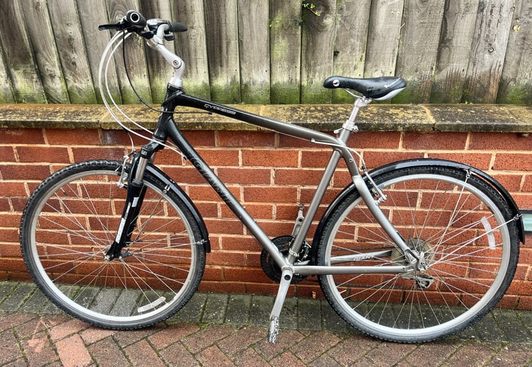 Giant Cypress Hybrid Bike Very Nice 