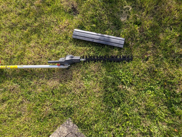 Bosch Long Reach Hedge Trimmer 