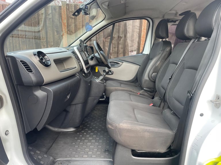 2015 Renault Trafic 1.6 dCi 29 Sport Crew Van LWB Euro 5 5dr WINDOW VAN Diesel Manual