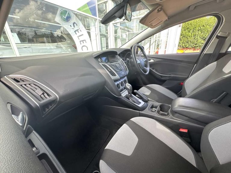 2014 Ford Focus 1.6 125 Zetec Navigator 5dr Powershift HATCHBACK PETROL Automatic