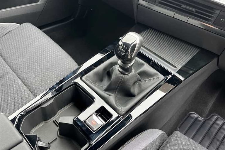 2025 Vauxhall Astra 1.2 Turbo 130 Griffin 5dr HATCHBACK PETROL Manual