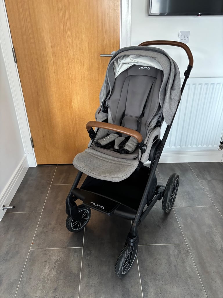 Nuna Mixx Next bassinet and stroller
