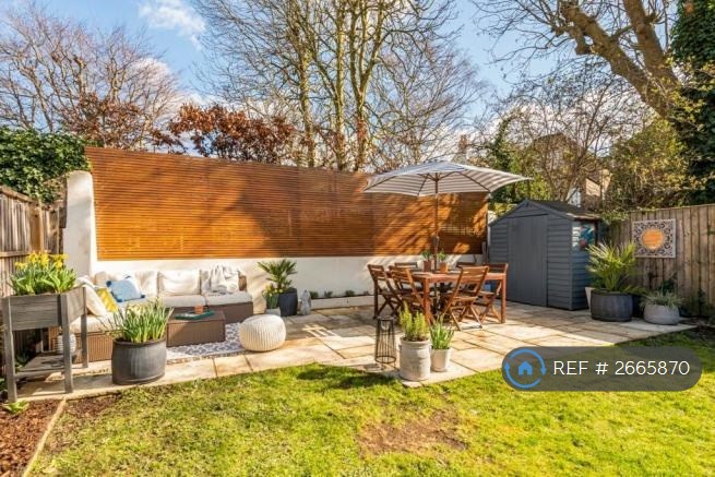 3 bedroom flat in Heathfield Gardens, London, W4 (3 bed) (#2665870)