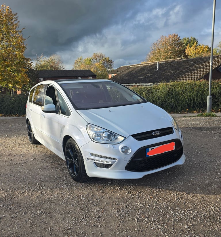 Ford smax turbo in pearlescent white 