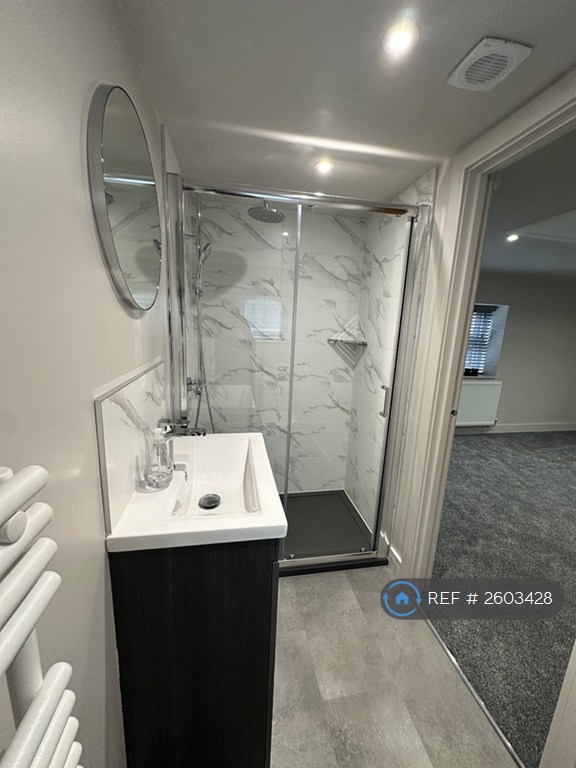 3 bedroom flat in High Street, Worksop, S80 (3 bed) (#2603428)