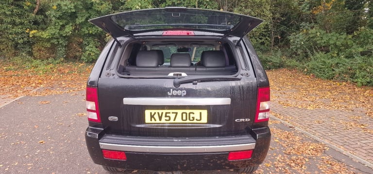 JEEP GRAND CHEROKEE OVERLAND 3LITRE CRD 4X4 FACTORY BLACK. FULL MOT