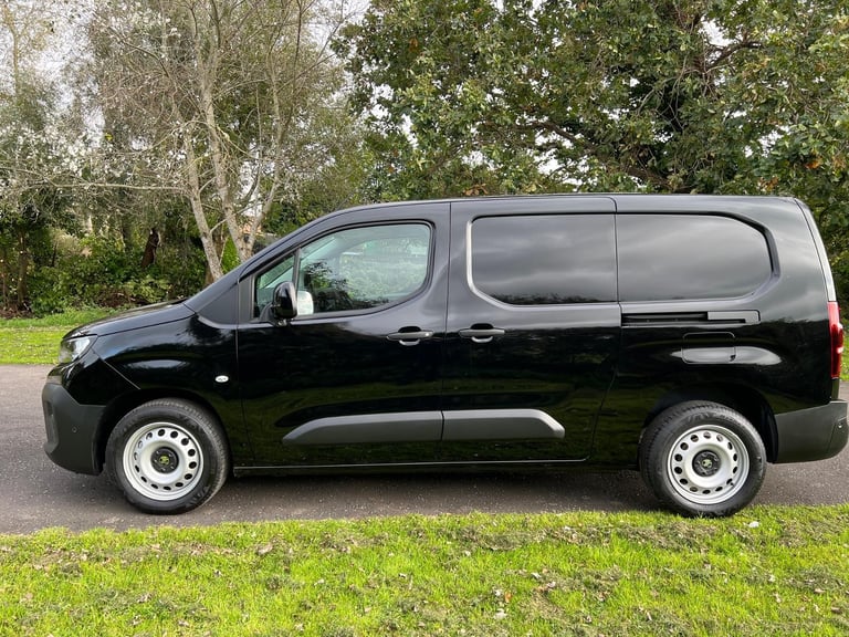 July 2025 Vauxhall Combo 1.5 Turbo D 2300 Pro XLWB Automatic