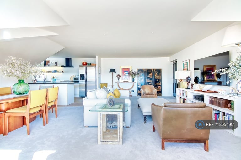 image for 2 bedroom flat in Belsize Grove, London, NW3 (2 bed) (#2654901)