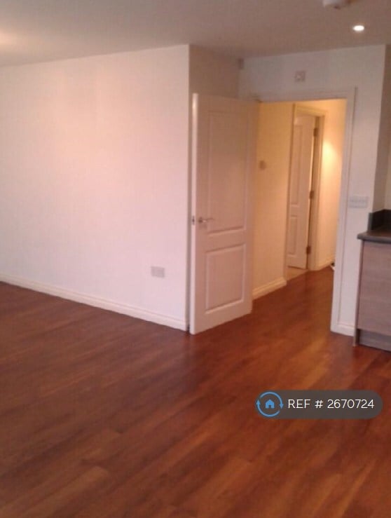 3 bedroom flat in Maltings Close, Cambridge, CB5 (3 bed) (#2670724)