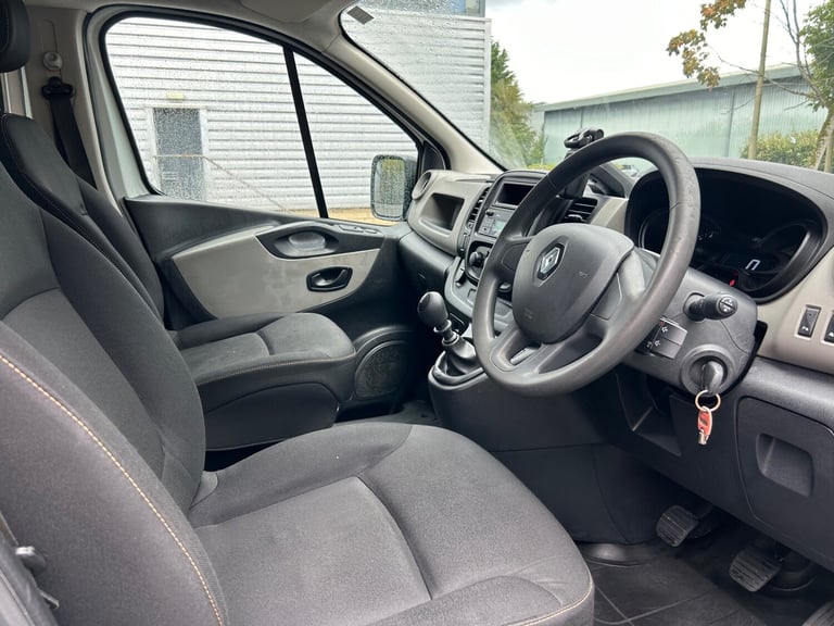 2017 Renault Trafic LL29 ENERGY dCi 125 Business+ lwb  Crew cab Van euro 6 no vat vat Crew Van Di...