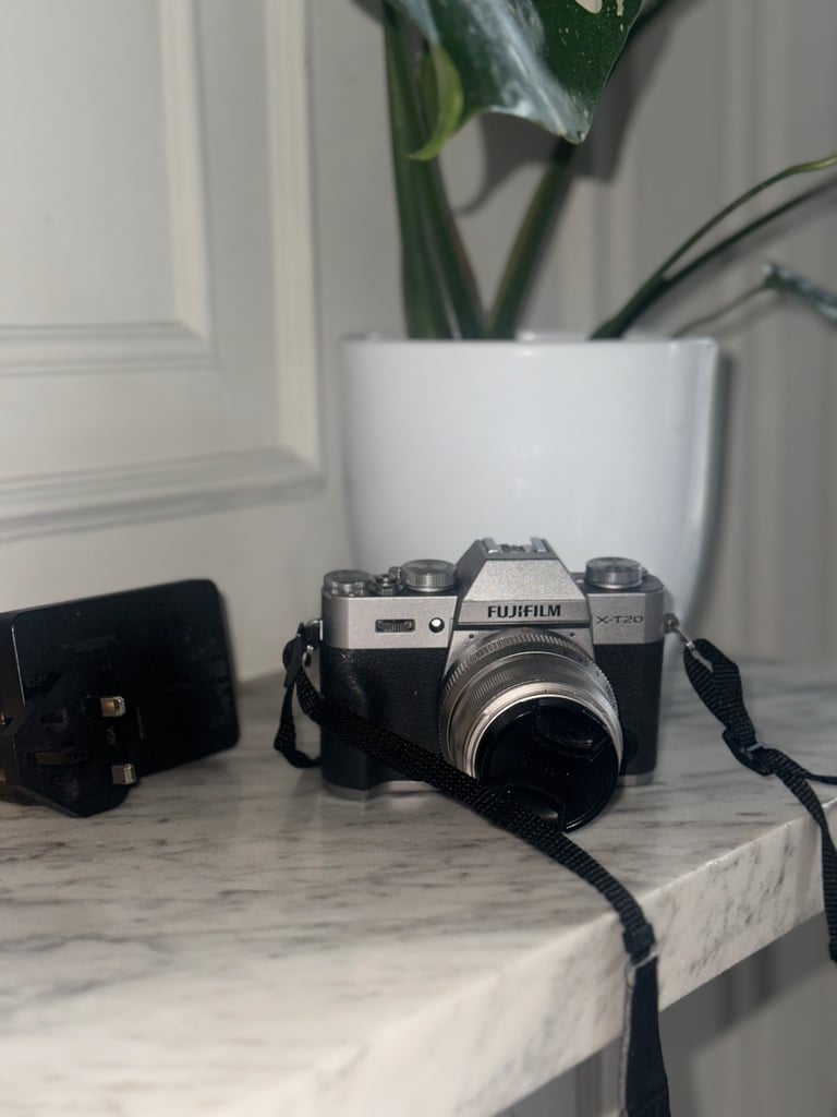 Fujifilm XT-20 mirrorless apc camera 
