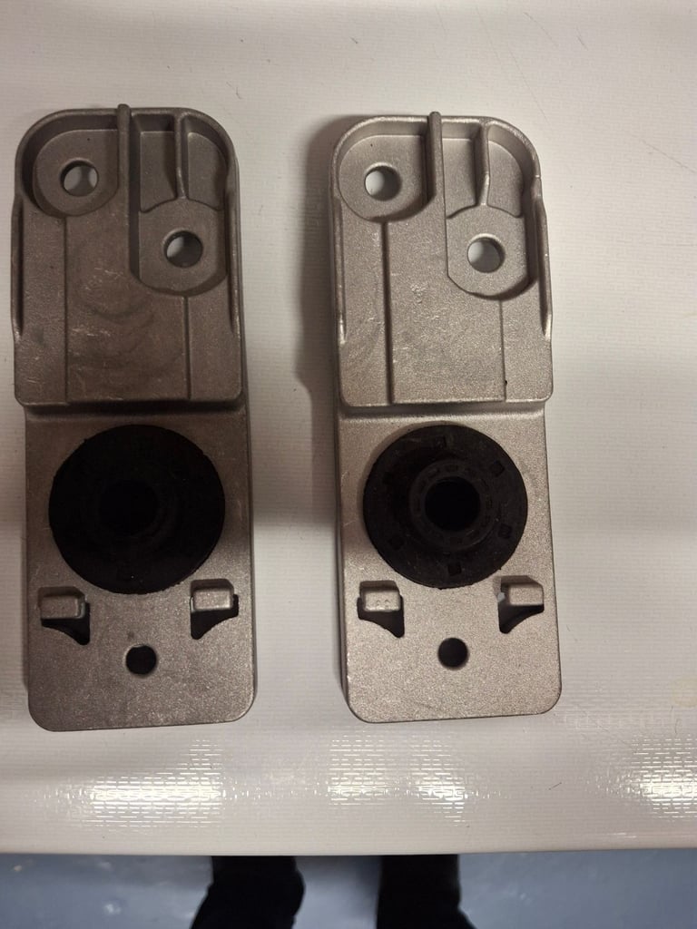 Astra j bottom radiator brackets