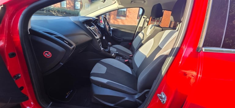 2014 Ford Focus 1.6 Zetec 5dr HATCHBACK Petrol Manual
