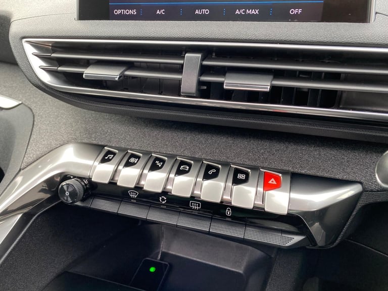 2017 Peugeot 3008 1.2 PureTech Allure EAT Euro 6 (s/s) 5dr HATCHBACK Petrol Automatic