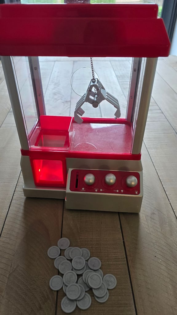 Mini toy grabber/claw machine