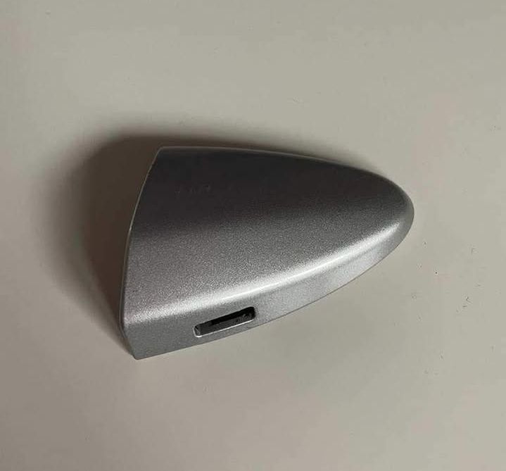 Lexus IS - Passenger / left Side - Locker cap