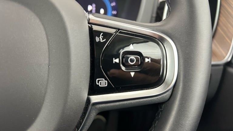 2022 Volvo XC60 Ultimate, B5 AWD mild hybrid, Petrol, Dark Estate Petrol Automatic