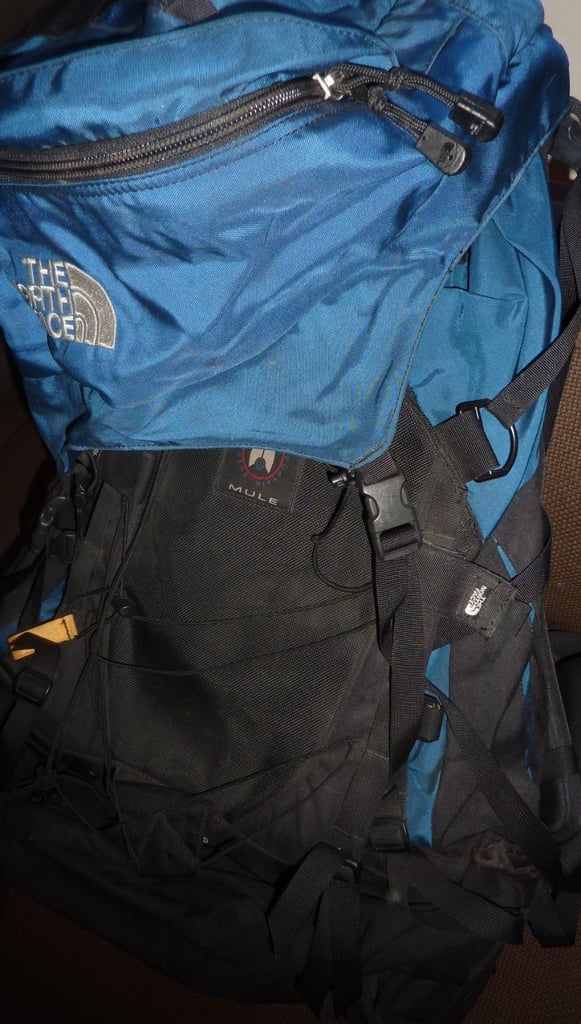 NORTH FACE Hiking Backpack Mule Bag Large Vigor BLACK BLUE Spacious Camping Excellent Back Pack!