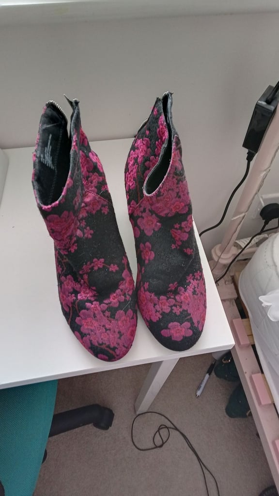 Block heel boots