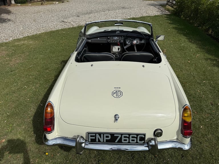 1965 MG MGB Pull Handle Roadster  Convertible PETROL Manual