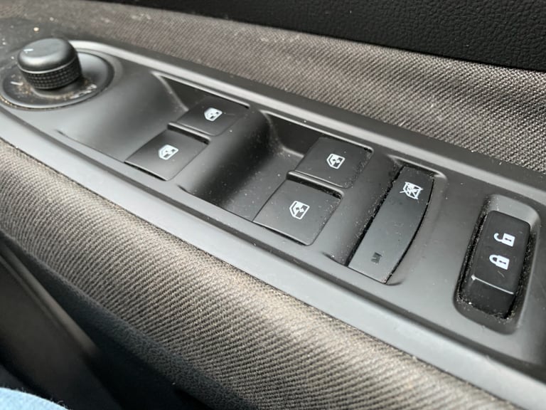 2017 Vauxhall Mokka X 1.6i Active 5dr HATCHBACK Petrol Manual