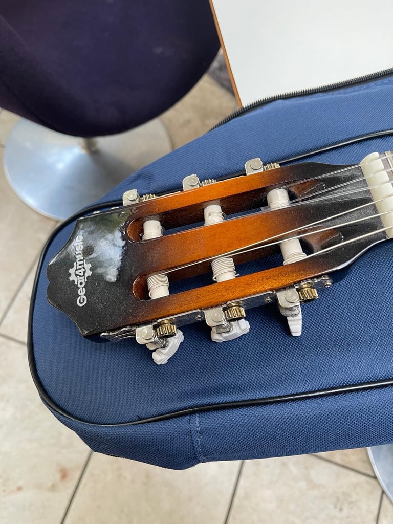 Junior 1/2 Classical Guitar Sunburst by Gear4music