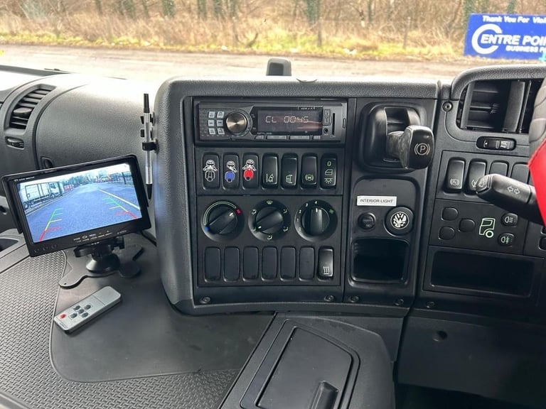 2018 Scania P250 Sleepercab with 27 1/2 Ft Curtainside Body