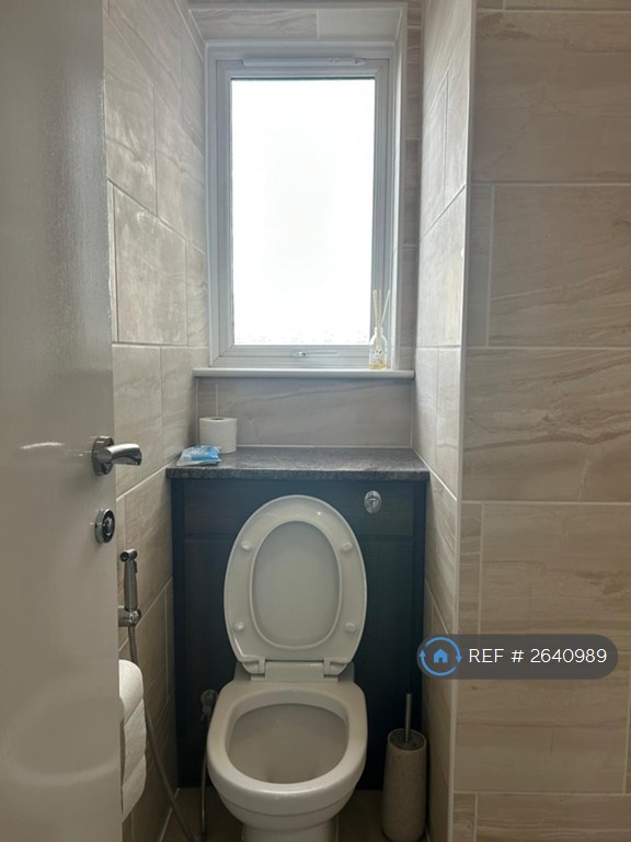 2 bedroom flat in Westbrooke Court, Worthing, BN11 (2 bed) (#2640989)