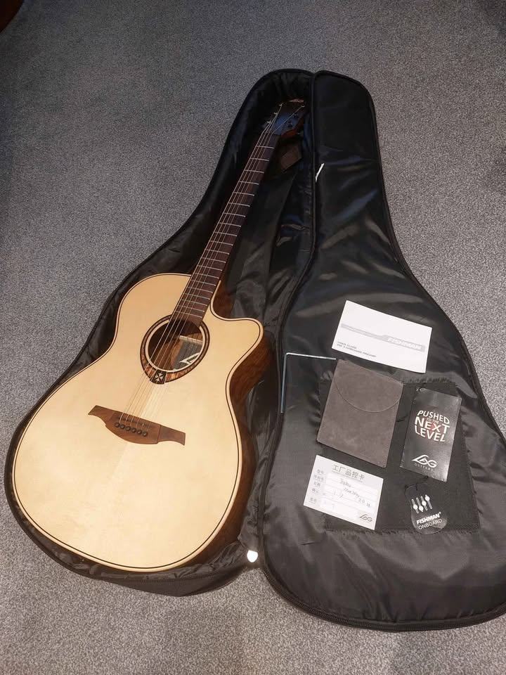 LAG Tramontane T318ACE Cutaway Electro acoustic Guitar Excellent Condition with Soft Padded Case