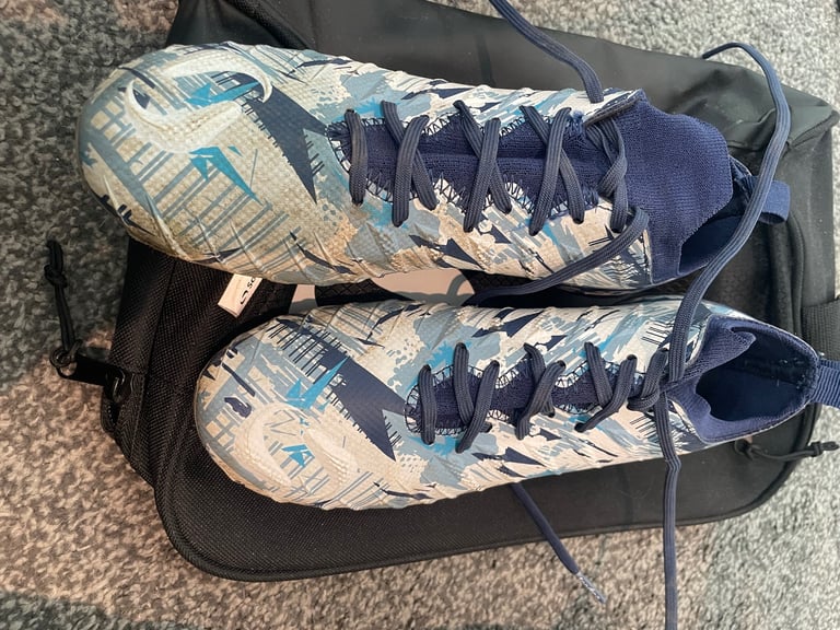 Sondico Astro football boots size 4 (36.5)