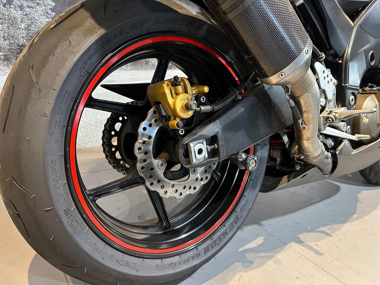 Kawasaki ZX 10 R 2005 with 19,895 miles + Akrapovic 