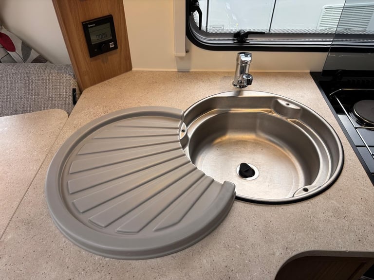 2017 BAILEY PEGASUS BRINDISI, 4 BERTH WITH ISLAND BED, NEW MATTRESS