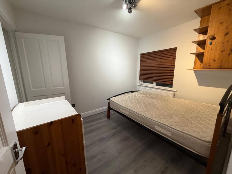 Modern brand new 3 Double Bedroom House In Chessington